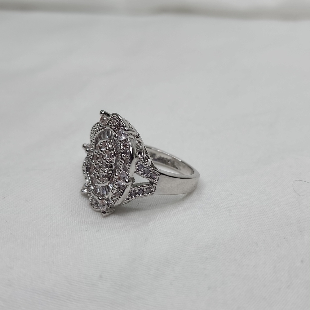 VINTAGE DIAMOND ART DECO RING - Picture 8 of 11